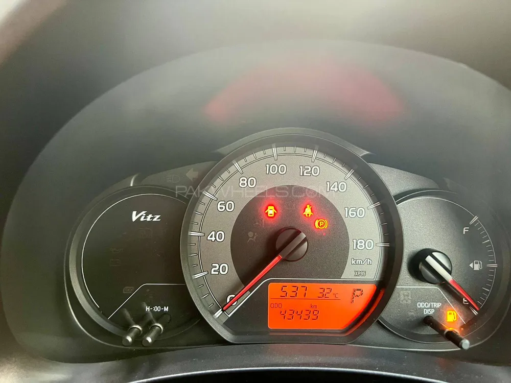 Toyota Vitz 2018 for Sale in Karachi Toyota Vitz 2018 for Sale in Karachi Image-5