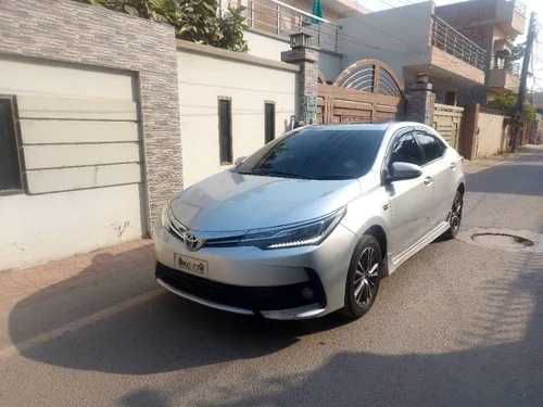 Toyota Corolla Altis Grande CVT-i 1.8 2017