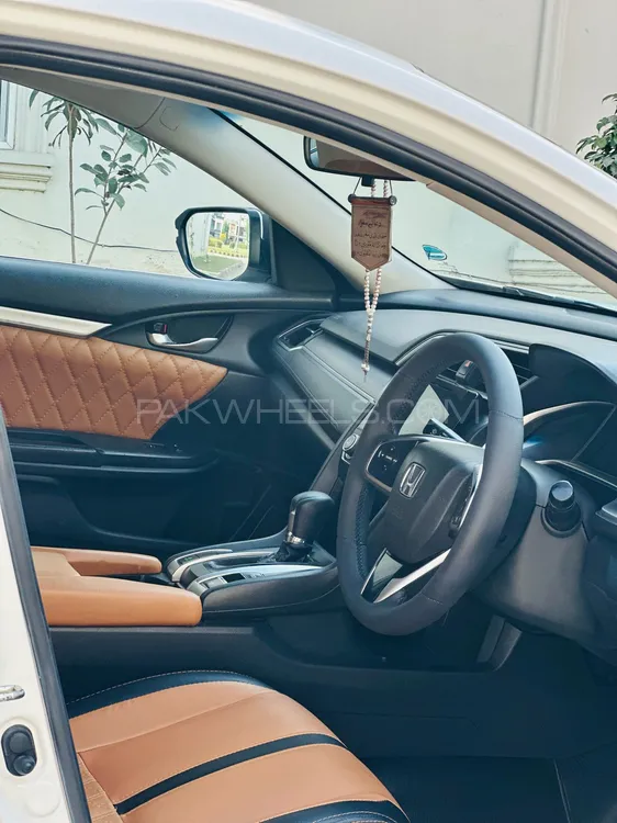 Honda Civic 2018 for Sale in Sialkot Honda Civic 2018 for Sale in Sialkot Image-11