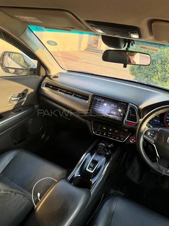Honda Vezel 2013 for Sale in Multan Honda Vezel 2013 for Sale in Multan Image-4
