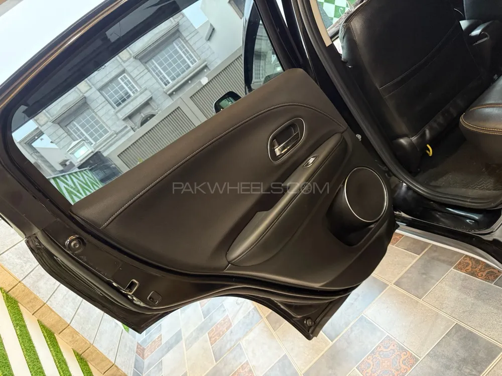 Honda Vezel 2017 for Sale in Lahore Honda Vezel 2017 for Sale in Lahore Image-19