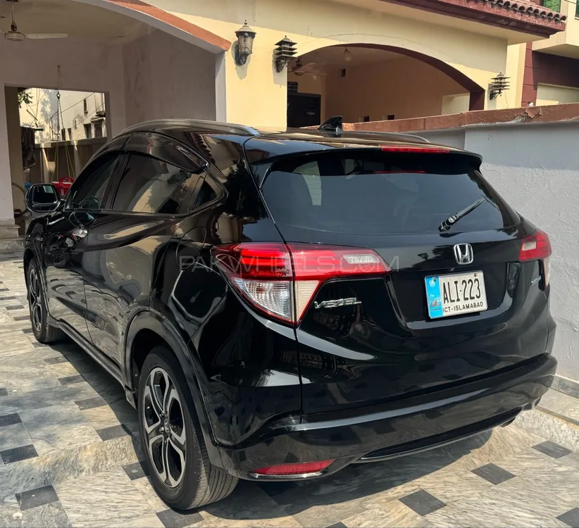 Honda Vezel 2018 for Sale in Lahore Honda Vezel 2018 for Sale in Lahore Image-4