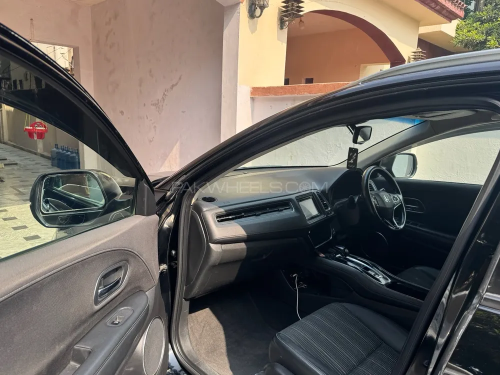 Honda Vezel 2018 for Sale in Lahore Honda Vezel 2018 for Sale in Lahore Image-9