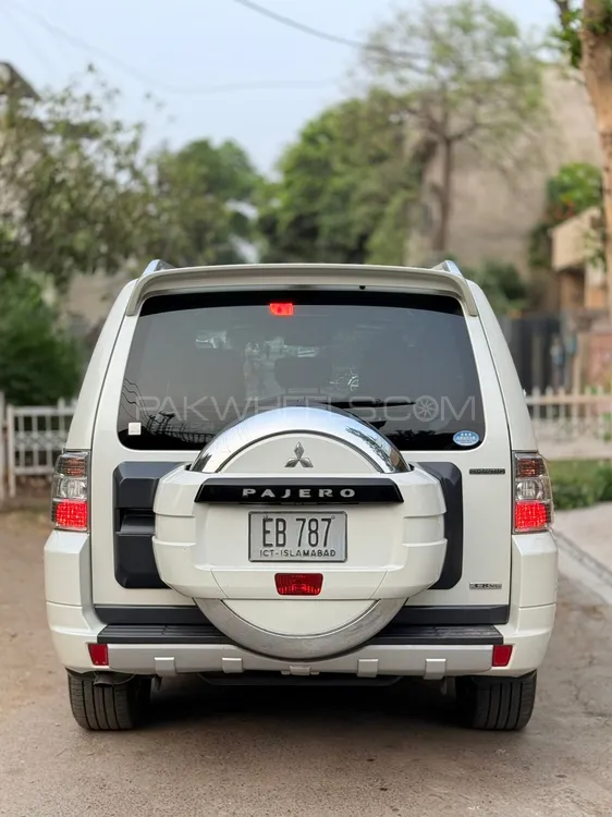 Mitsubishi Pajero 2010 for Sale in Lahore Mitsubishi Pajero 2010 for Sale in Lahore Image-6