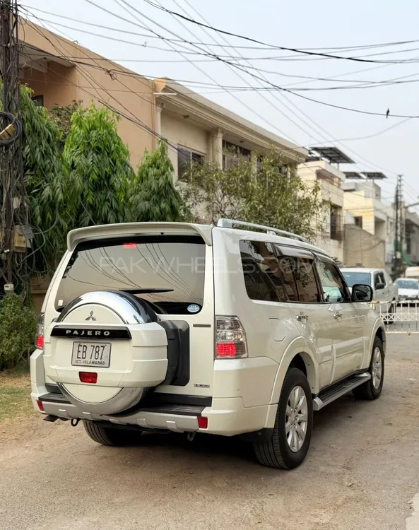 Mitsubishi Pajero 2010 for Sale in Lahore Mitsubishi Pajero 2010 for Sale in Lahore Image-4