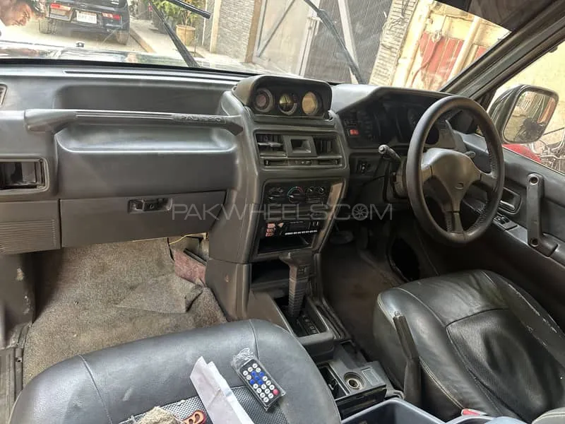 Mitsubishi Pajero 1987 for Sale in Karachi Mitsubishi Pajero 1987 for Sale in Karachi Image-3