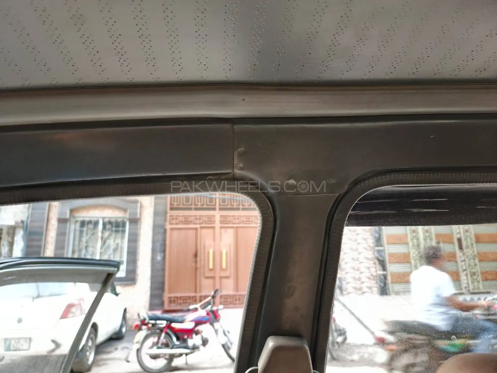 Suzuki Mehran 2010 for Sale in Lahore Suzuki Mehran 2010 for Sale in Lahore Image-4