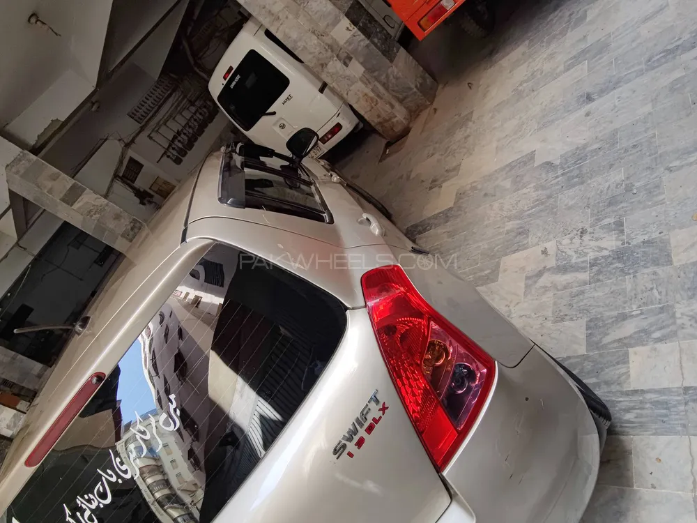 Suzuki Swift 2015 for Sale in Karachi Suzuki Swift 2015 for Sale in Karachi Image-4