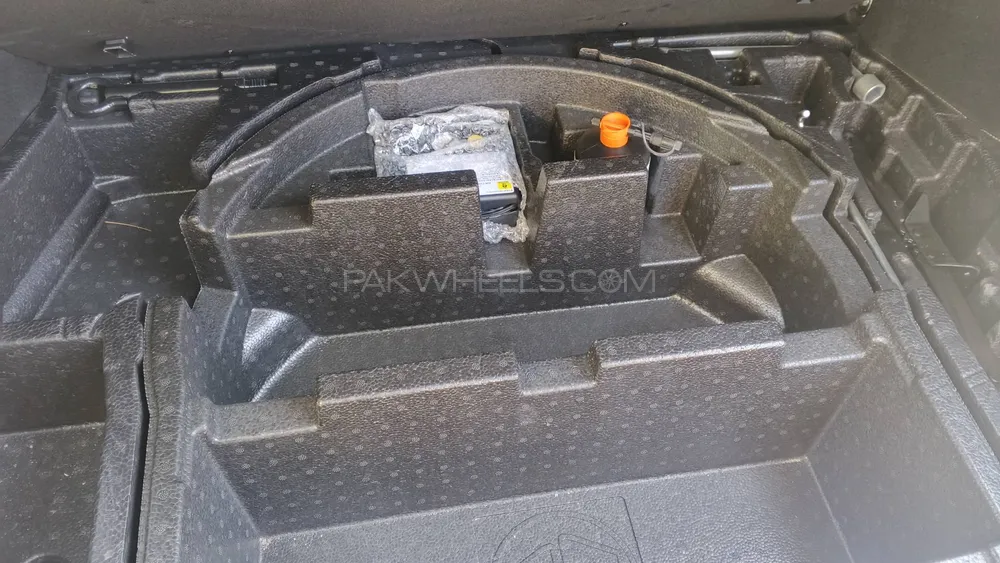 Toyota C-HR 2019 for Sale in Peshawar Toyota C-HR 2019 for Sale in Peshawar Image-9