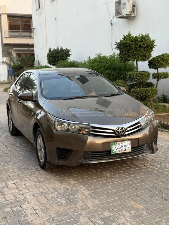 Toyota Corolla 2015 for Sale in Sialkot Toyota Corolla 2015 for Sale in Sialkot Image-1