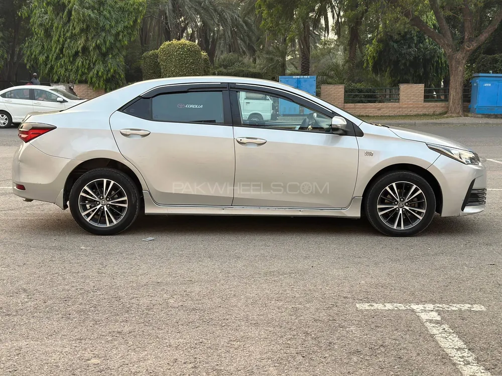 Toyota Corolla 2017 for Sale in Lahore Toyota Corolla 2017 for Sale in Lahore Image-4