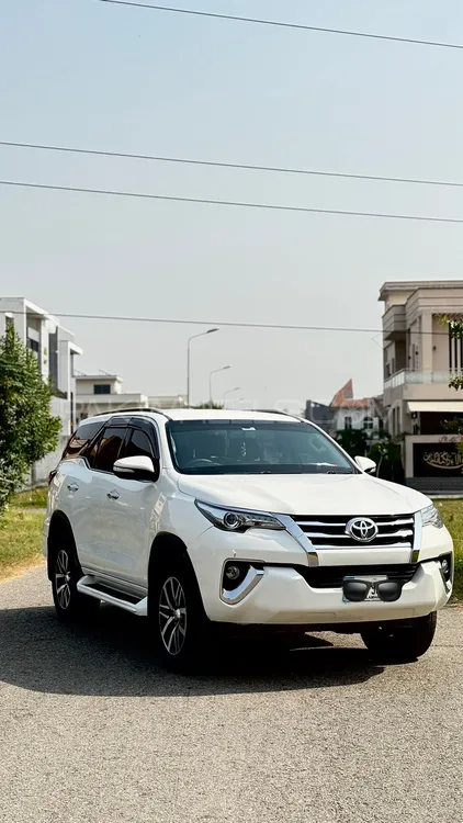Toyota Fortuner 2017 for Sale in Gujranwala Toyota Fortuner 2017 for Sale in Gujranwala Image-2