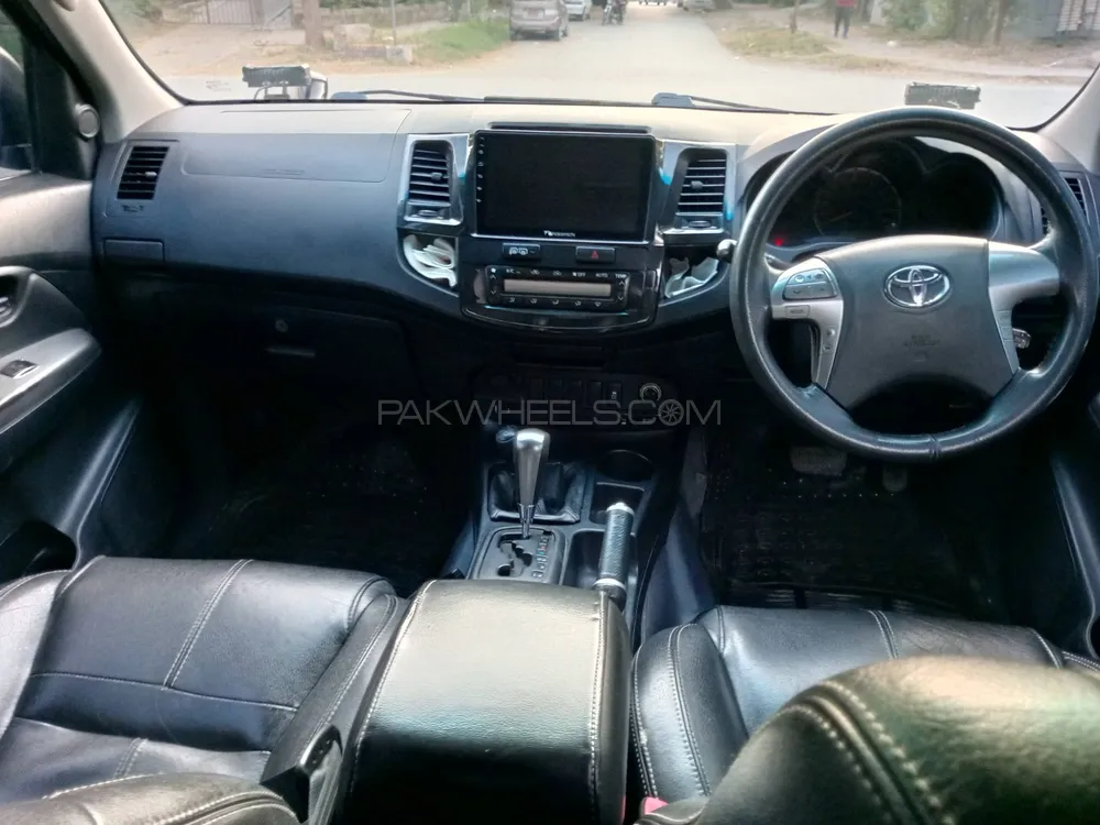 Toyota Hilux 2014 for Sale in Islamabad Toyota Hilux 2014 for Sale in Islamabad Image-11