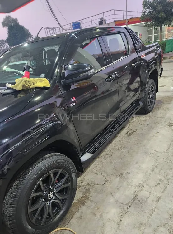 Toyota Hilux 2025 for Sale in Sialkot Toyota Hilux 2025 for Sale in Sialkot Image-9