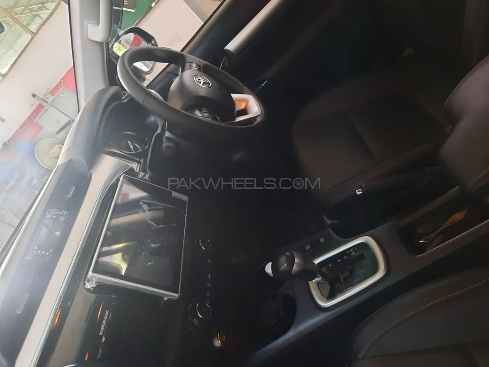 Toyota Hilux 2021 for Sale in Islamabad Toyota Hilux 2021 for Sale in Islamabad Image-2