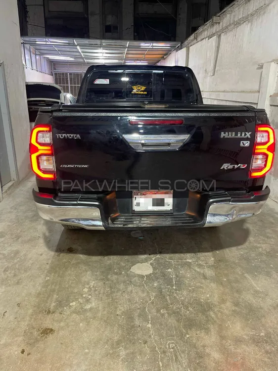 Toyota Hilux 2021 for Sale in Karachi Toyota Hilux 2021 for Sale in Karachi Image-4