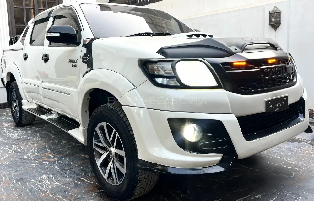 Toyota Hilux 2013 for Sale in Karachi Toyota Hilux 2013 for Sale in Karachi Image-3