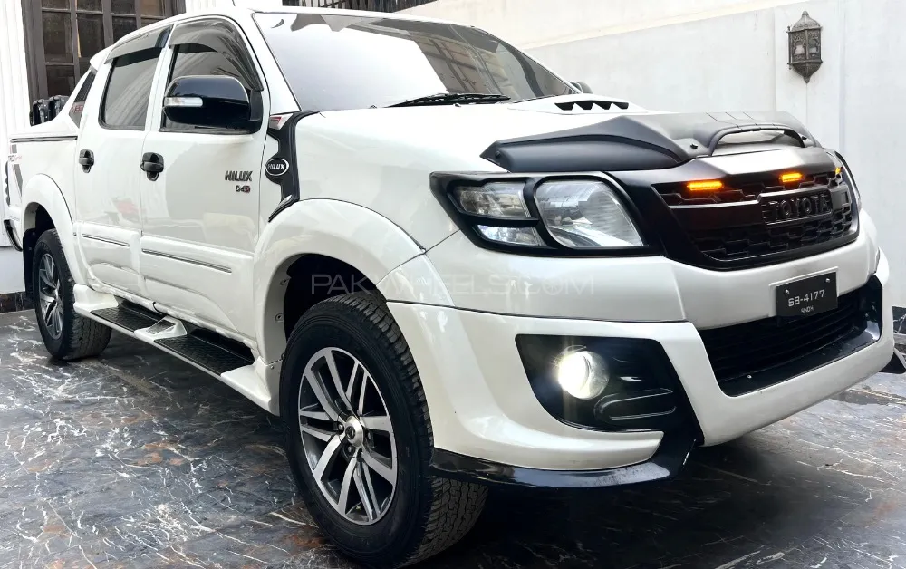 Toyota Hilux 2013 for Sale in Karachi Toyota Hilux 2013 for Sale in Karachi Image-1