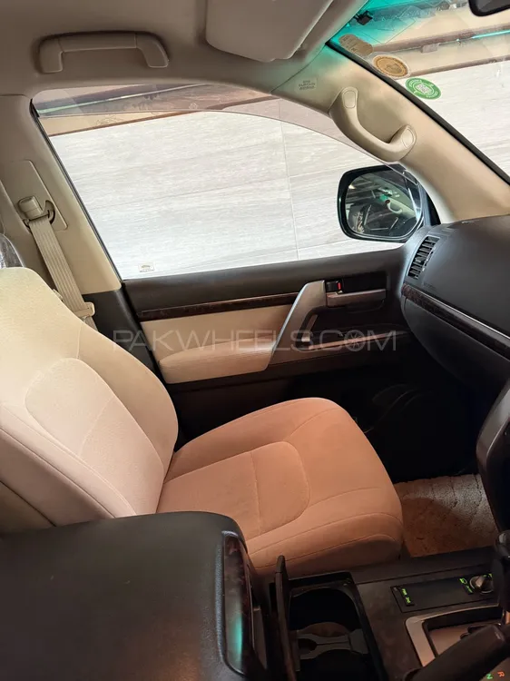 Toyota Land Cruiser 2011 for Sale in Lahore Toyota Land Cruiser 2011 for Sale in Lahore Image-12