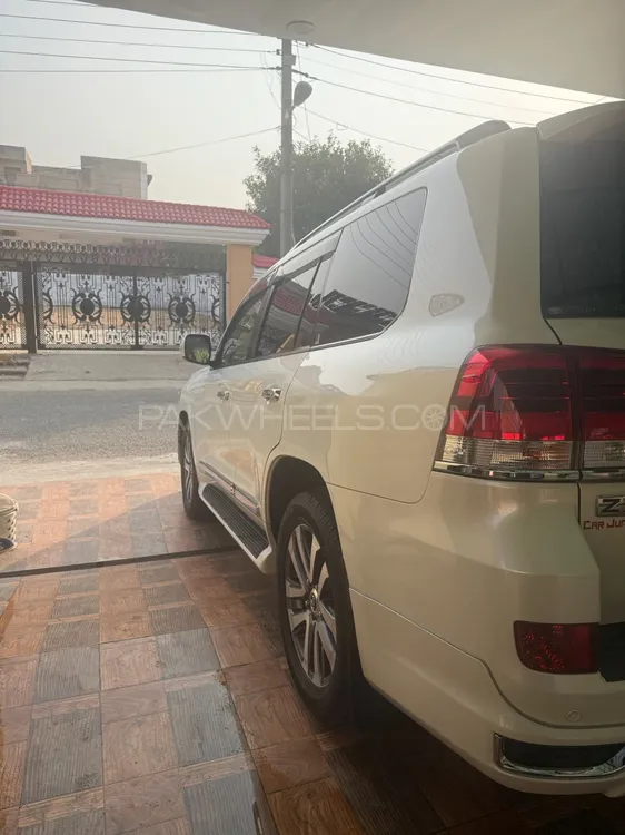 Toyota Land Cruiser 2015 for Sale in Lahore Toyota Land Cruiser 2015 for Sale in Lahore Image-6