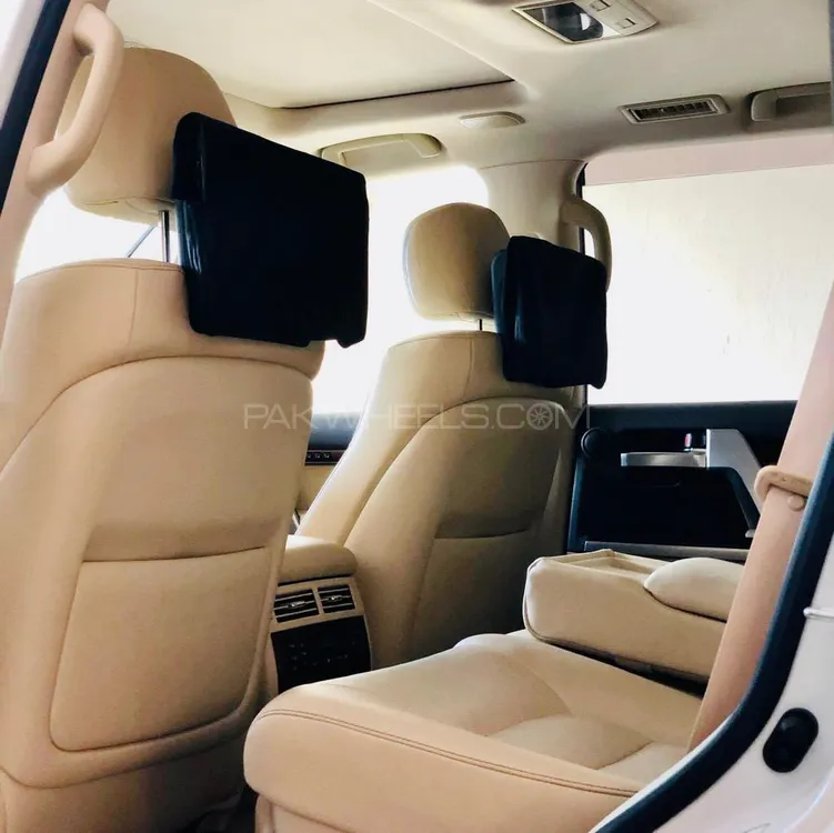 Toyota Land Cruiser 2015 for Sale in Lahore Toyota Land Cruiser 2015 for Sale in Lahore Image-12