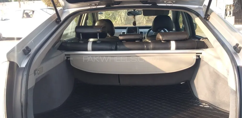 Toyota Prius 2010 for Sale in Lahore Toyota Prius 2010 for Sale in Lahore Image-13