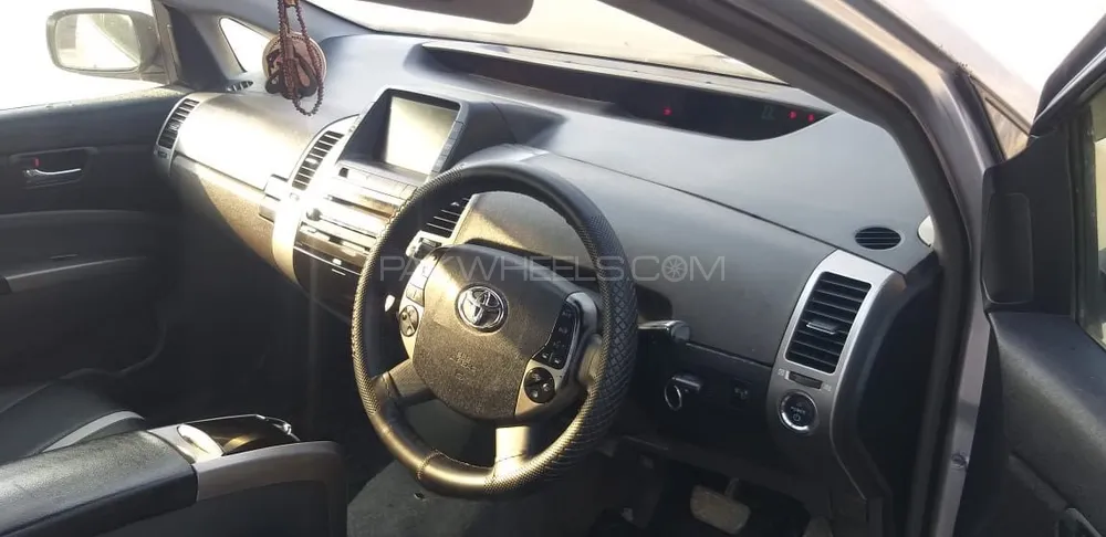Toyota Prius 2010 for Sale in Lahore Toyota Prius 2010 for Sale in Lahore Image-6