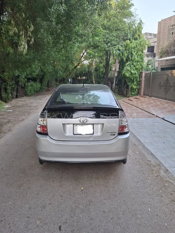 ٹویوٹا پریوس 2011 for Sale in لاہور ٹویوٹا پریوس 2011 for Sale in لاہور Image-1