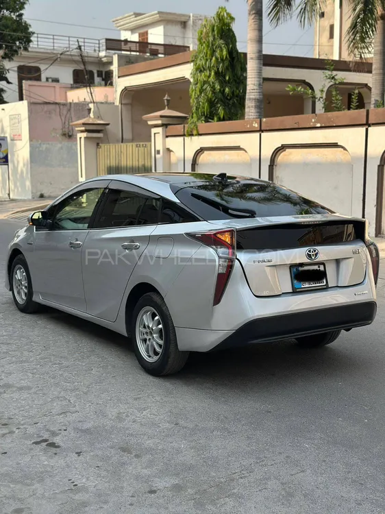 ٹویوٹا پریوس 2017 for Sale in فیصل آباد ٹویوٹا پریوس 2017 for Sale in فیصل آباد Image-2