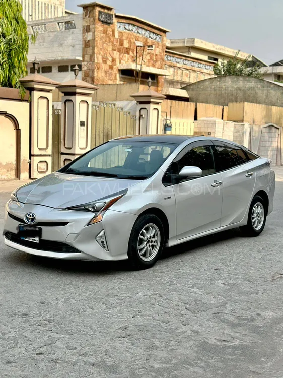 ٹویوٹا پریوس 2017 for Sale in فیصل آباد ٹویوٹا پریوس 2017 for Sale in فیصل آباد Image-1