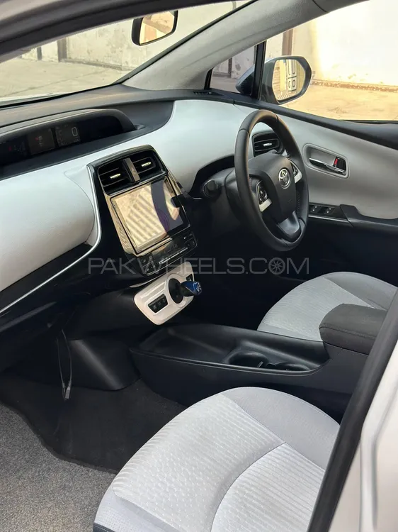 ٹویوٹا پریوس 2017 for Sale in فیصل آباد ٹویوٹا پریوس 2017 for Sale in فیصل آباد Image-7