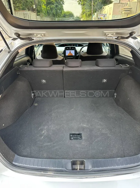 ٹویوٹا پریوس 2017 for Sale in فیصل آباد ٹویوٹا پریوس 2017 for Sale in فیصل آباد Image-16