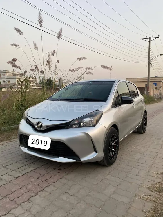Toyota Vitz 2015 for Sale in Sialkot Toyota Vitz 2015 for Sale in Sialkot Image-2