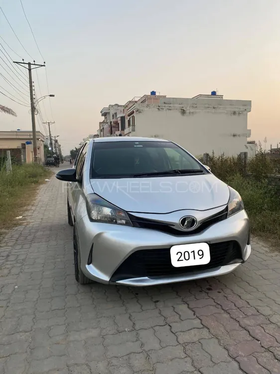 Toyota Vitz 2015 for Sale in Sialkot Toyota Vitz 2015 for Sale in Sialkot Image-4