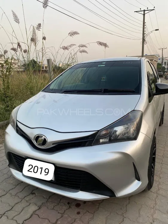 Toyota Vitz 2015 for Sale in Sialkot Toyota Vitz 2015 for Sale in Sialkot Image-3