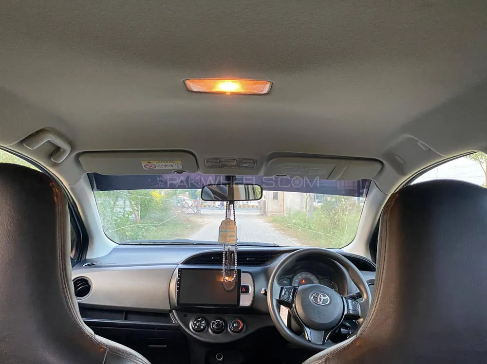 Toyota Vitz 2015 for Sale in Sialkot Toyota Vitz 2015 for Sale in Sialkot Image-10