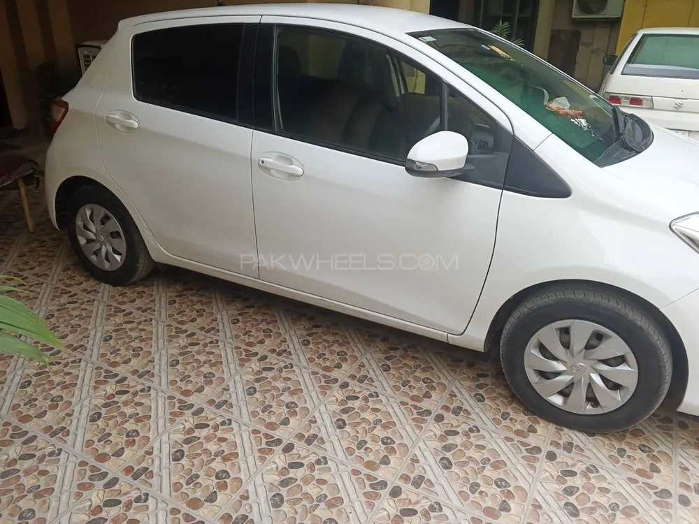 Toyota Vitz 2017 for Sale in Lahore Toyota Vitz 2017 for Sale in Lahore Image-8