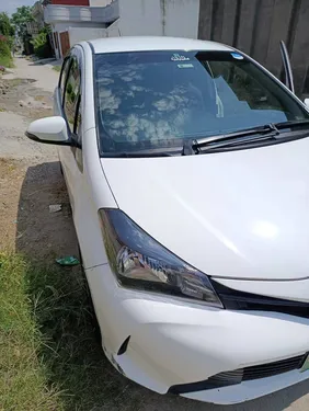 Toyota Vitz F 1.0 2015