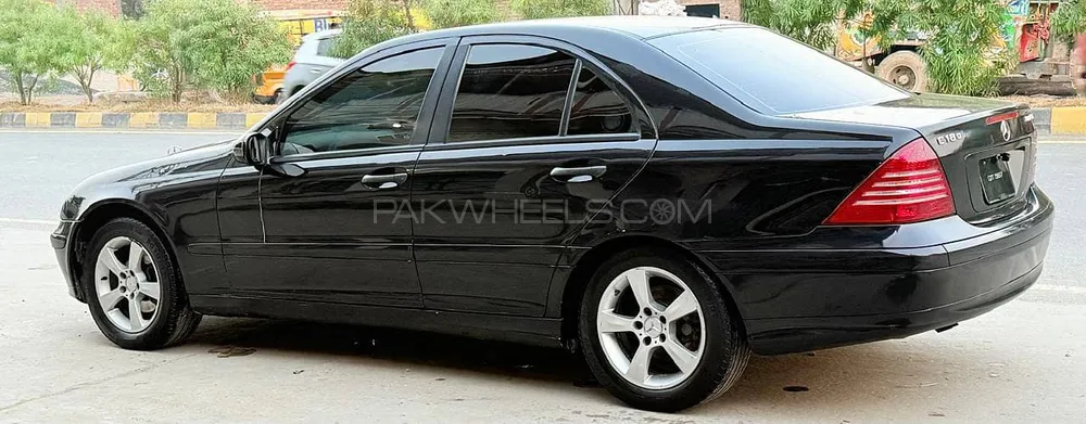 Mercedes Benz C Class 2005 for Sale in Lahore Mercedes Benz C Class 2005 for Sale in Lahore Image-2