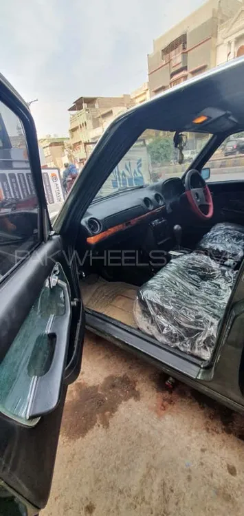 Mercedes Benz E Class 1984 for Sale in Karachi Mercedes Benz E Class 1984 for Sale in Karachi Image-9