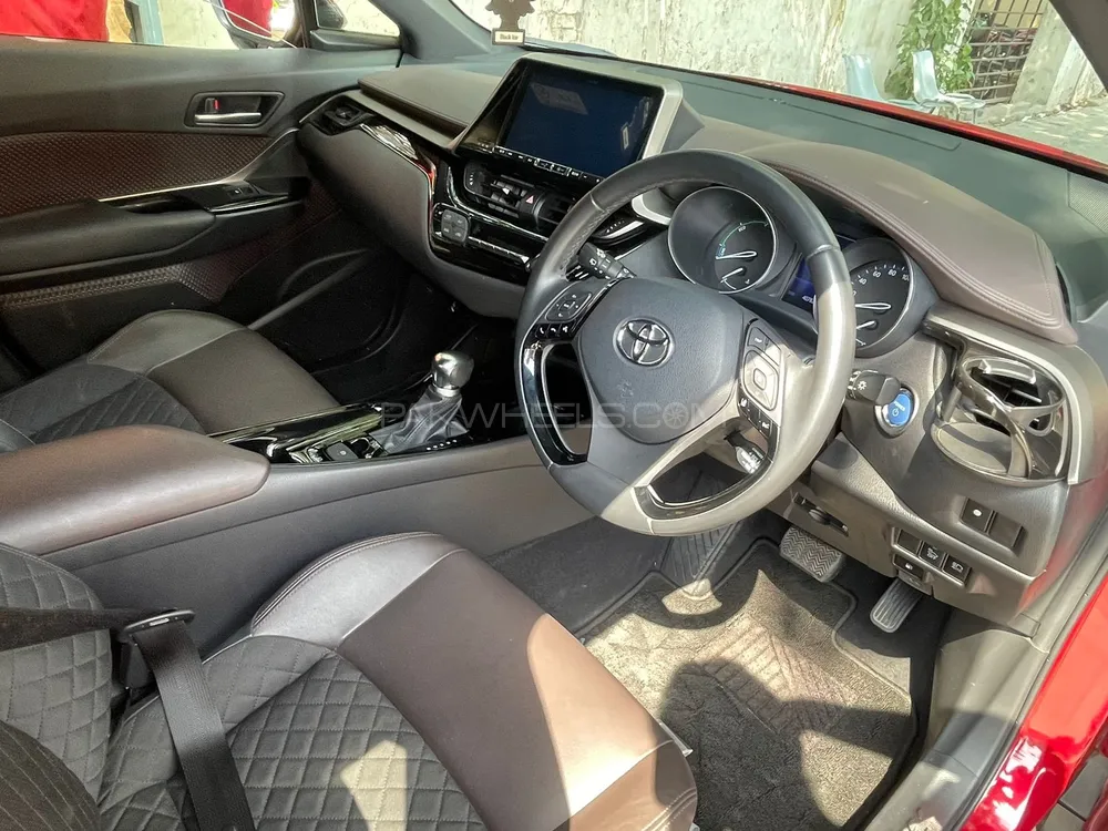 Toyota C-HR 2019 for Sale in Lahore Toyota C-HR 2019 for Sale in Lahore Image-5