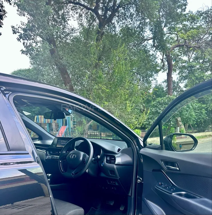 Toyota C-HR 2018 for Sale in Lahore Toyota C-HR 2018 for Sale in Lahore Image-8