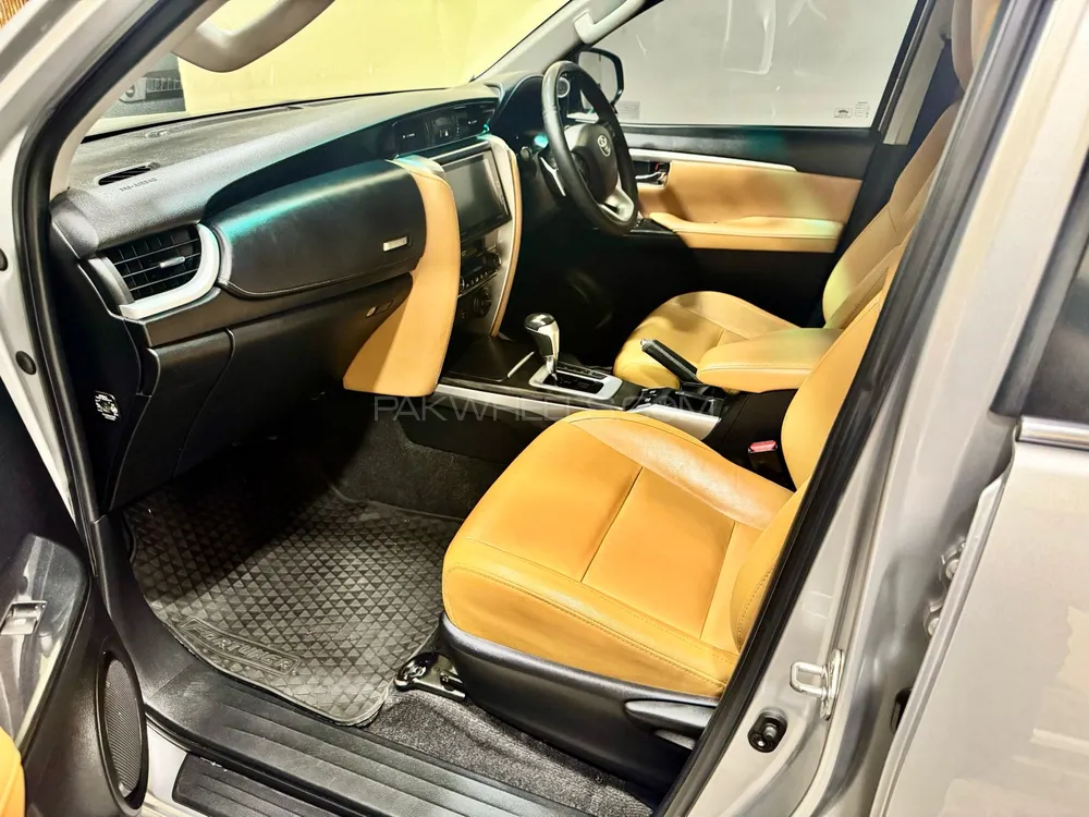 Toyota Fortuner 2018 for Sale in Karachi Toyota Fortuner 2018 for Sale in Karachi Image-9