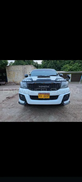 Toyota Hilux 2013 for Sale in Hyderabad Image-1