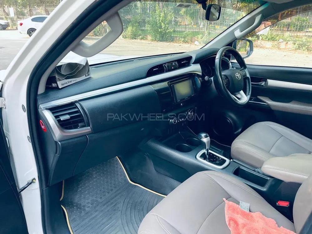 Toyota Hilux 2017 for Sale in Faisalabad Toyota Hilux 2017 for Sale in Faisalabad Image-8