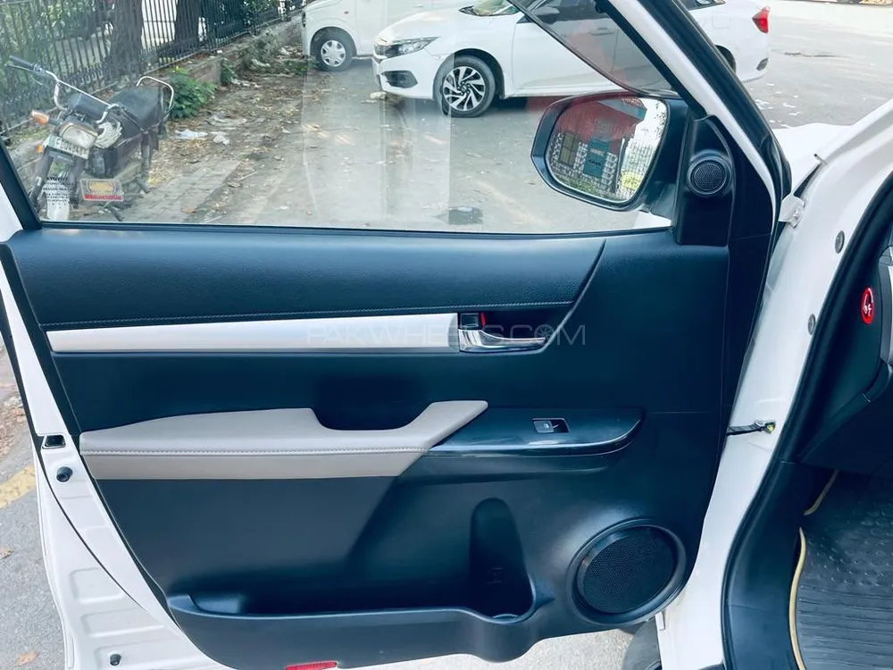 Toyota Hilux 2017 for Sale in Faisalabad Toyota Hilux 2017 for Sale in Faisalabad Image-10