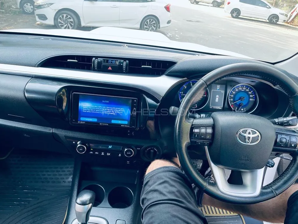 Toyota Hilux 2017 for Sale in Faisalabad Toyota Hilux 2017 for Sale in Faisalabad Image-3