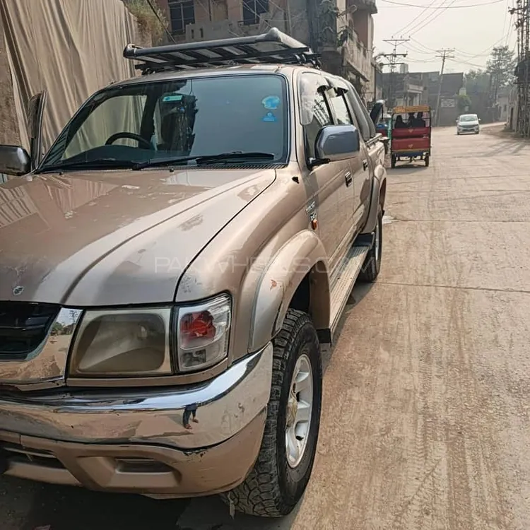 Toyota Hilux 2005 for Sale in Lahore Image-1
