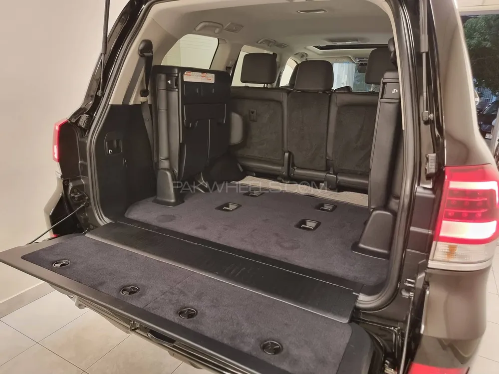 Toyota Land Cruiser 2016 for Sale in Karachi Toyota Land Cruiser 2016 for Sale in Karachi Image-7