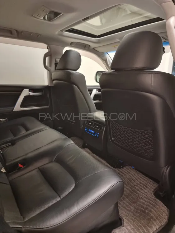 Toyota Land Cruiser 2016 for Sale in Karachi Toyota Land Cruiser 2016 for Sale in Karachi Image-8